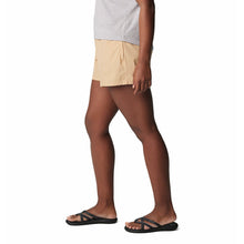 Muat gambar ke Galeri viewer, Columbia Women&#39;s Boundless Trek Active Short
